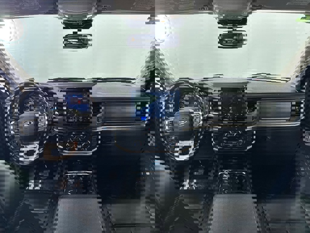 Used 2022 Ford Expedition XLT image 3