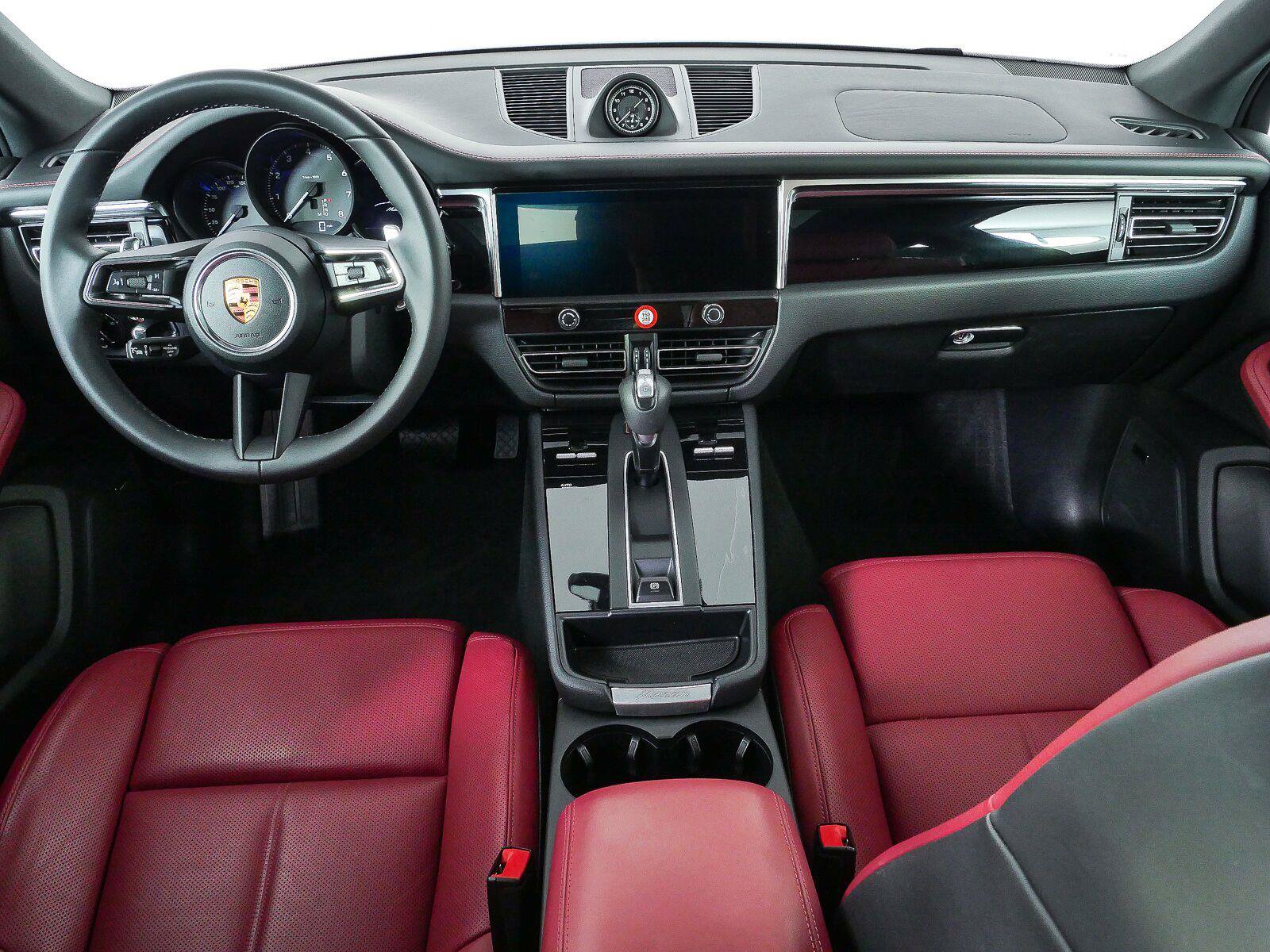 Certified 2026 Porsche Macan AWD/4WD image 17