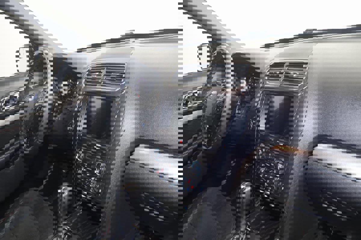 Used 2018 Ford Explorer XLT w/ Equipment Group 202A image 39