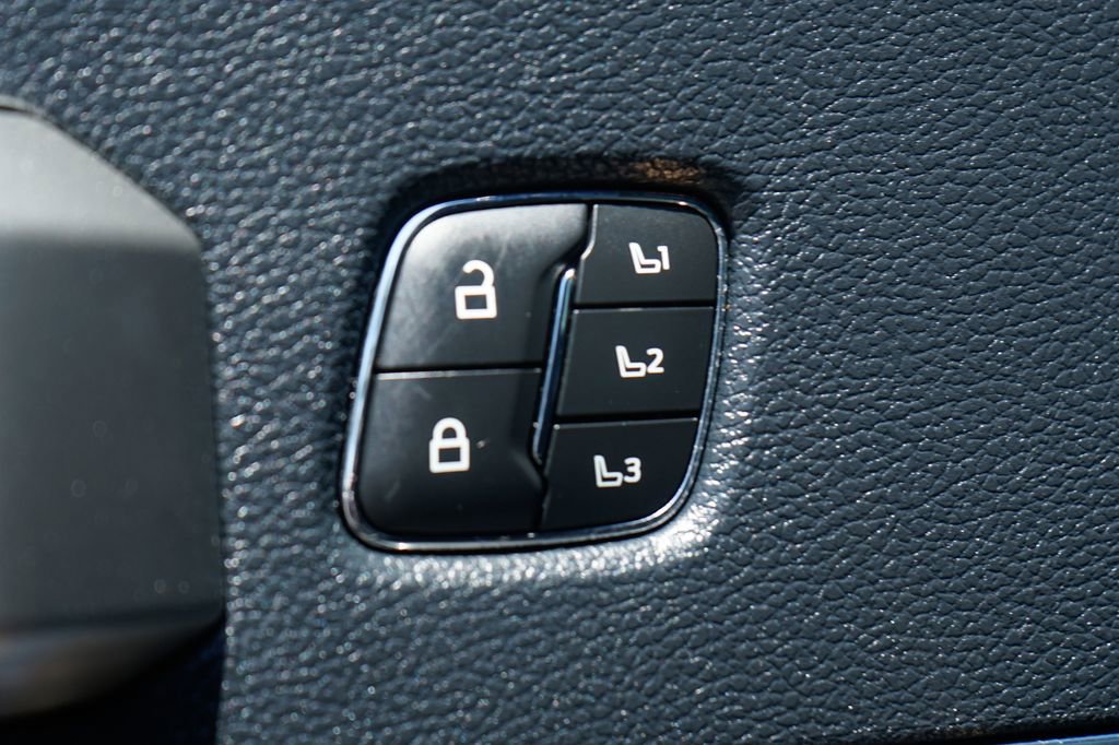 Used 2022 Ford F250 Lariat w/ Lariat Ultimate Package AWD/4WD image 19