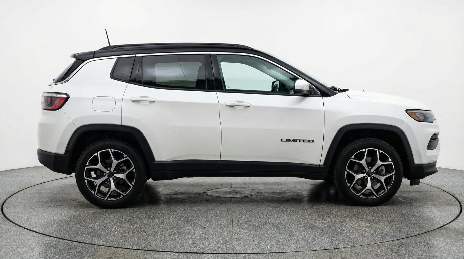Used 2025 Jeep Compass Limited AWD/4WD image 11