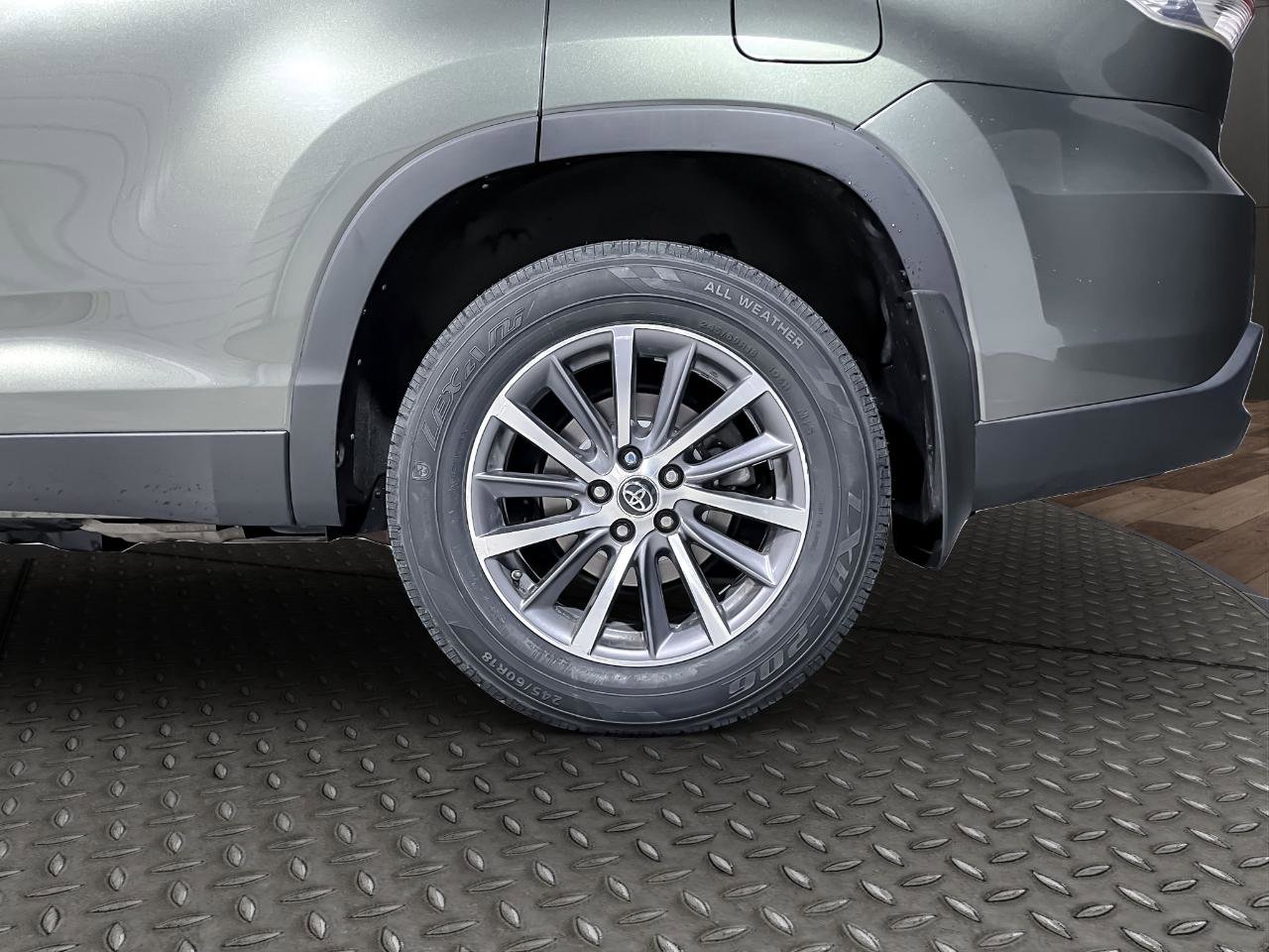 Used 2019 Toyota Highlander XLE image 11