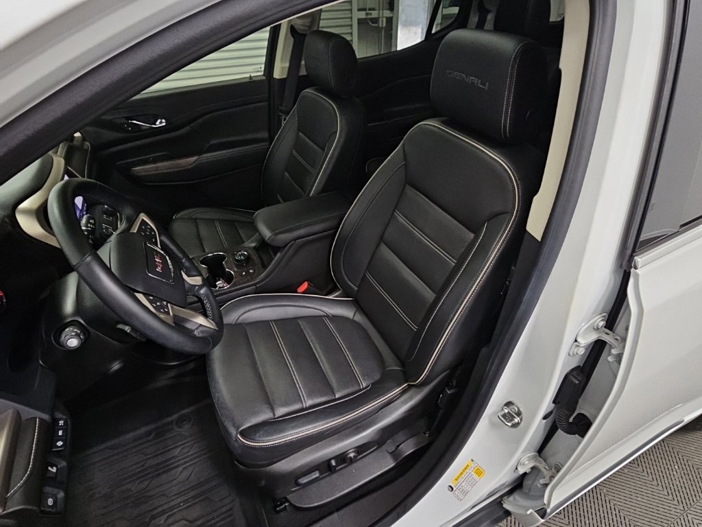 Used 2023 GMC Acadia Denali w/ Denali Ultimate Package AWD/4WD image 31