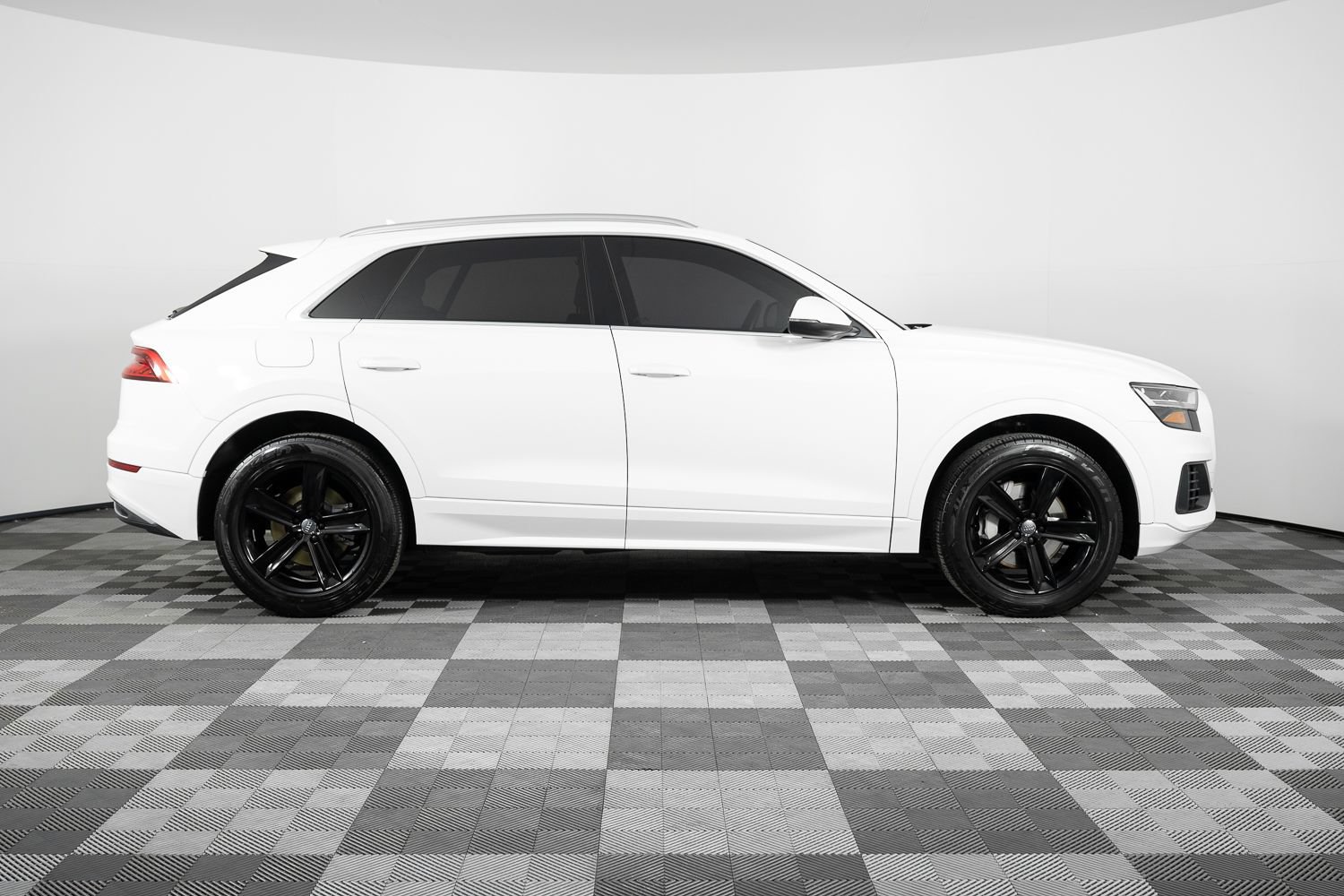 Used 2019 Audi Q8 Premium w/ Convenience Package AWD/4WD image 9