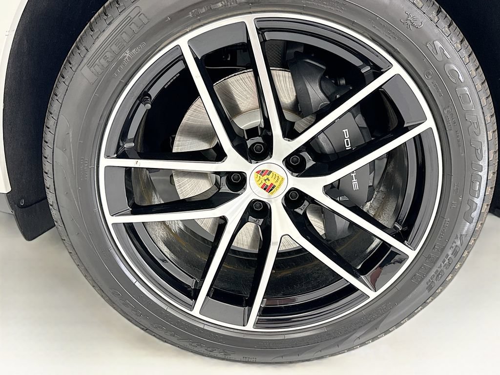 Used 2026 Porsche Macan AWD/4WD image 30