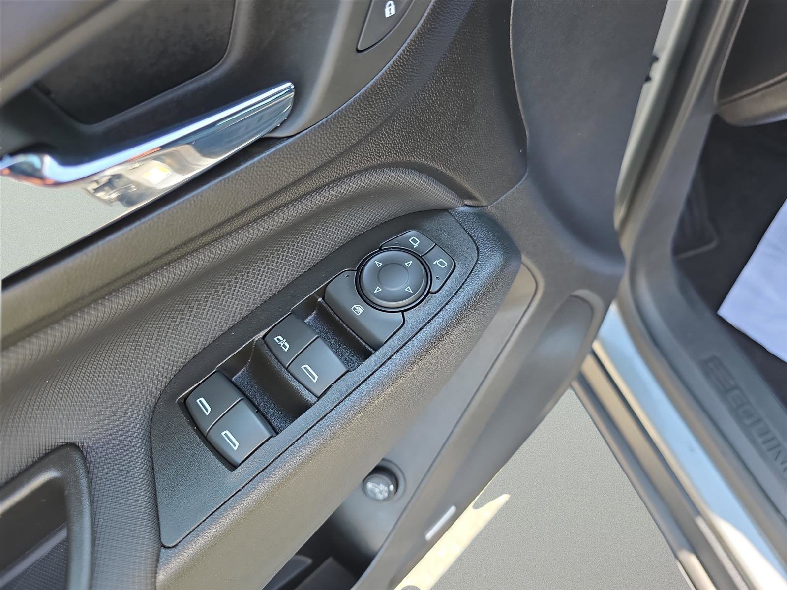 Used 2023 Chevrolet Equinox RS w/ RS Leather Package image 11