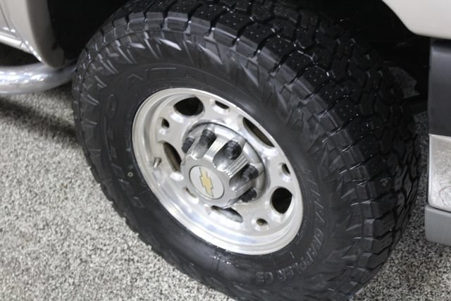 Used 2005 Chevrolet Silverado 2500 LT w/ Heavy-Duty Power Package AWD/4WD image 27