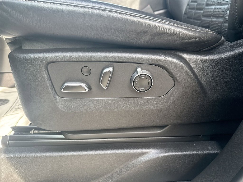 Used 2022 Cadillac Escalade ESV Premium Luxury Platinum image 14