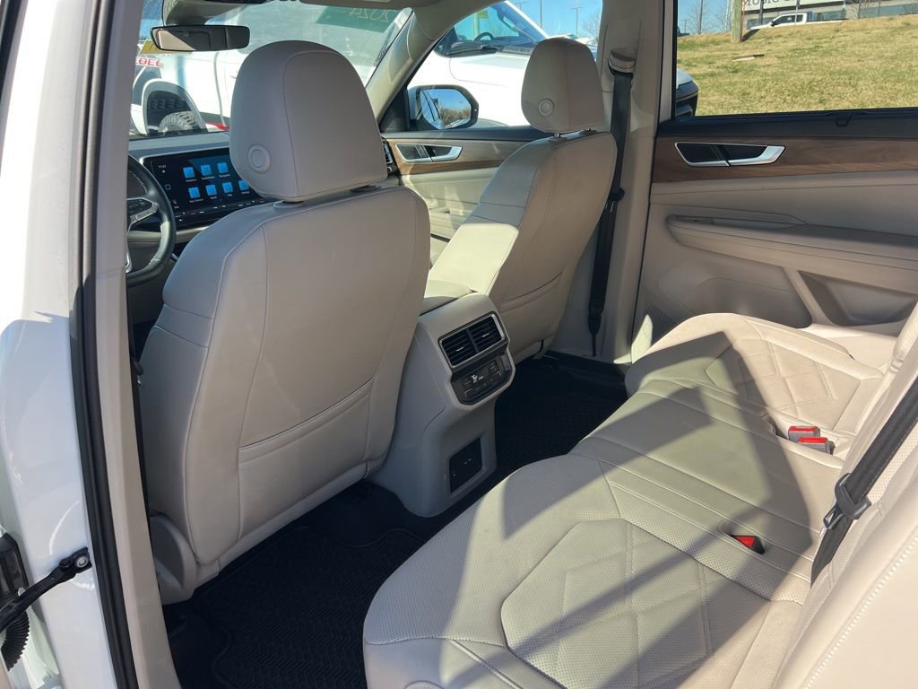 Used 2024 Volkswagen Atlas SE w/ Panoramic Sunroof Package image 25