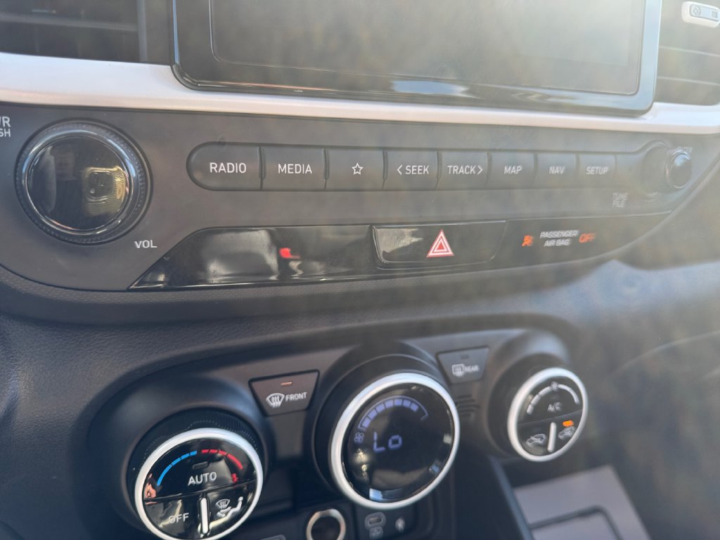 Used 2025 Hyundai Venue Limited FWD image 22