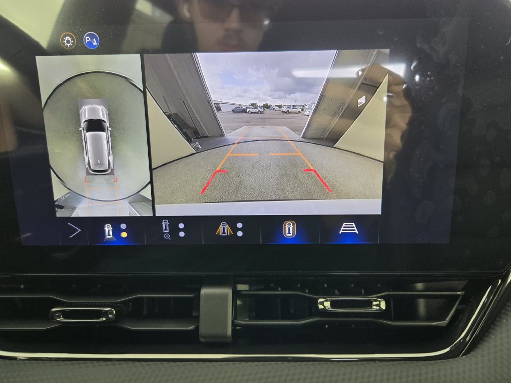 New 2026 Chevrolet Equinox RS w/ Safety and Technology Package FWD image 19
