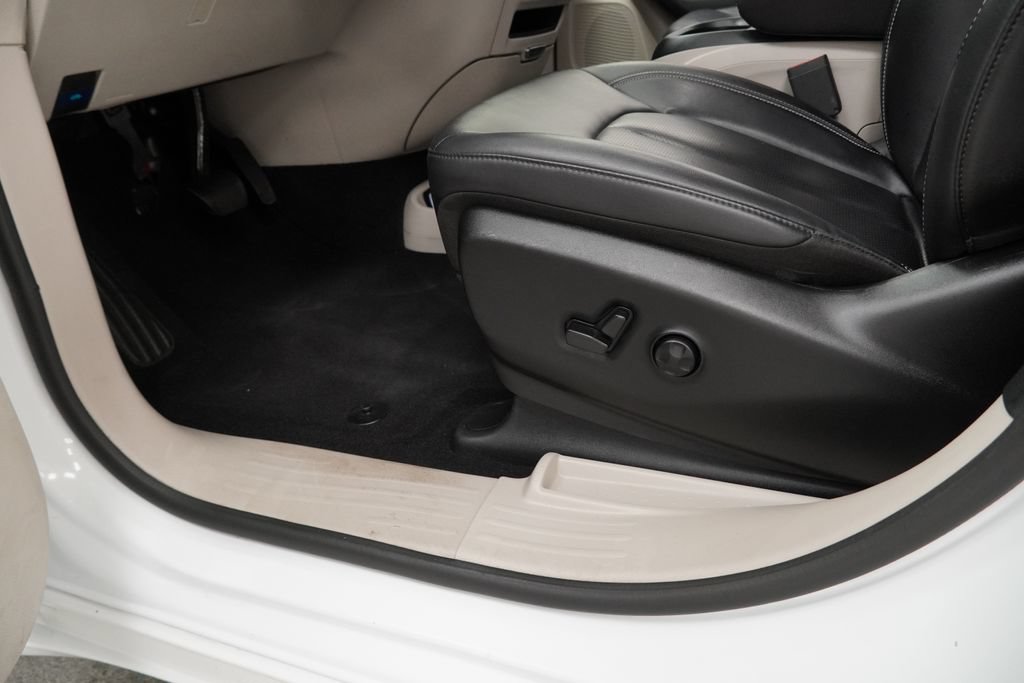 Used 2024 Chrysler Pacifica Limited FWD image 41