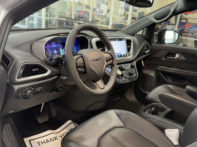 New 2026 Chrysler Pacifica Select w/ S Appearance Package image 15