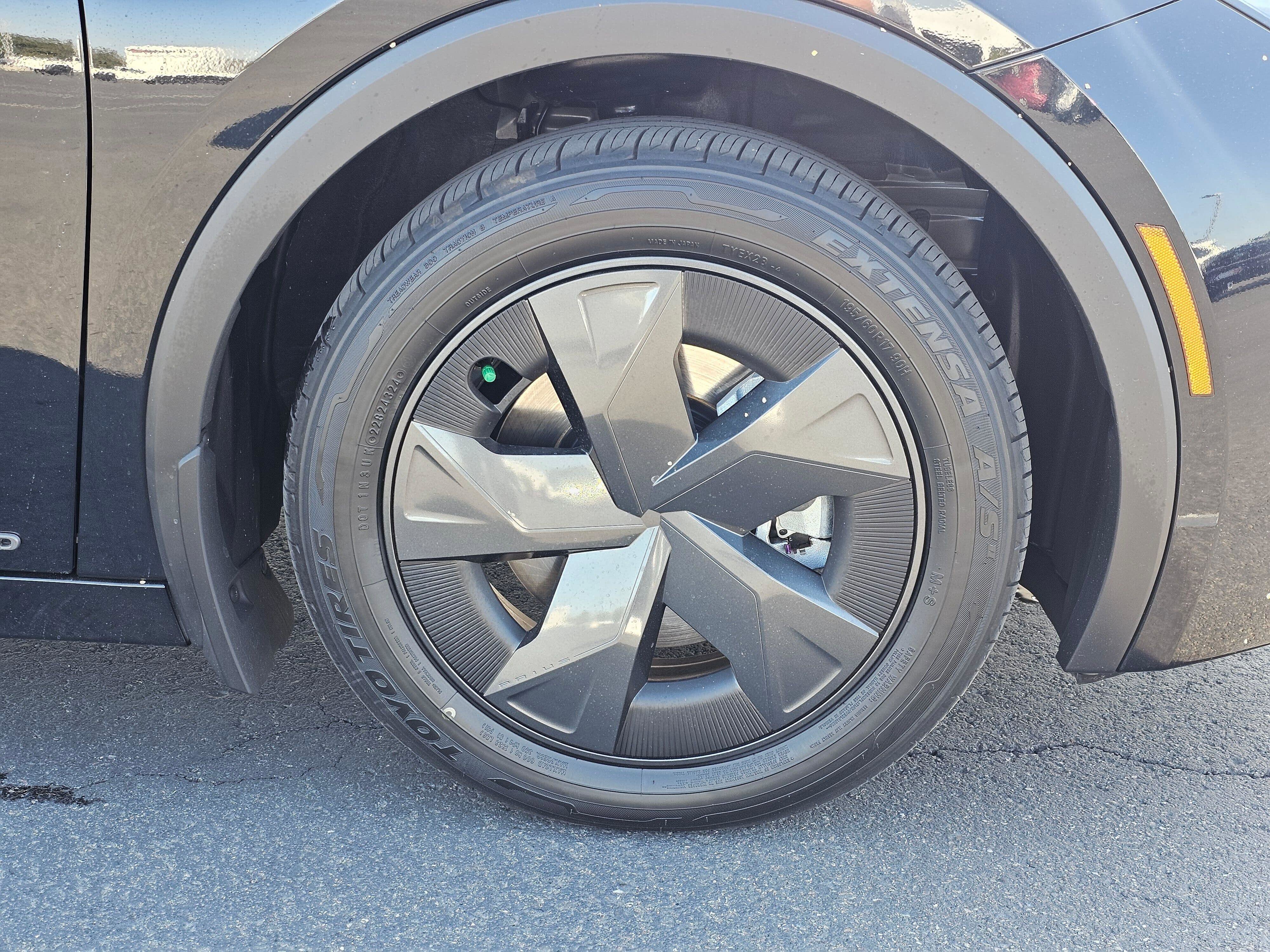 Used 2024 Toyota Prius LE image 9