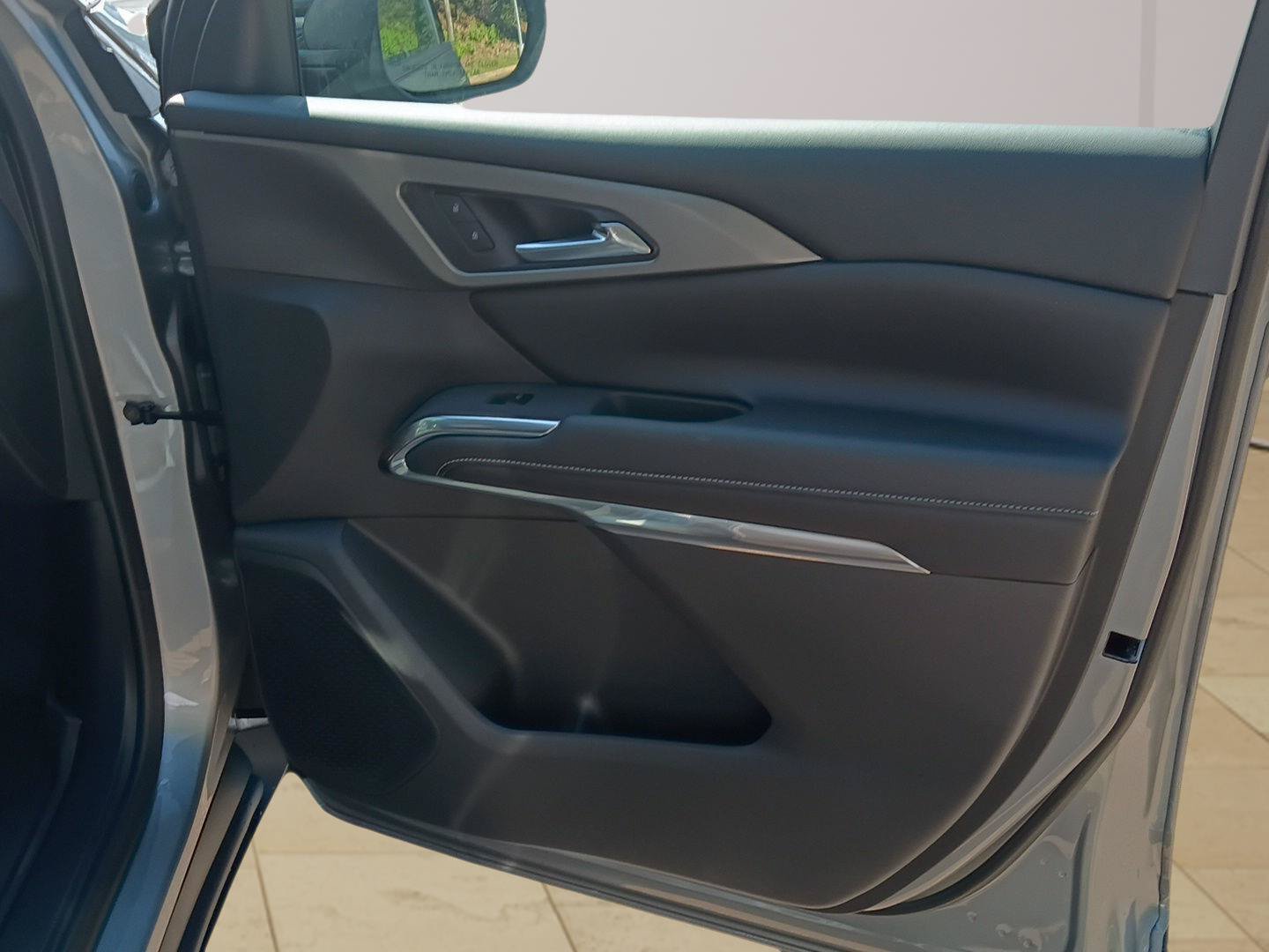 New 2027 Chevrolet Traverse LT w/ Driver Confidence Package FWD image 13