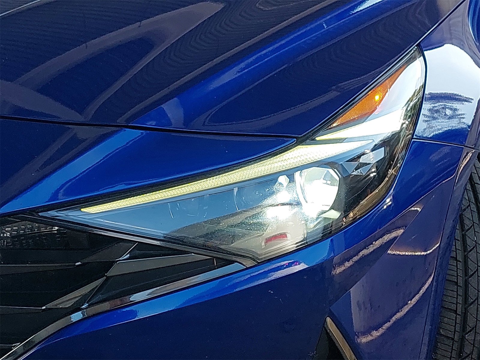 Used 2022 Hyundai Elantra Limited w/ Preferred Accessory Package image 32