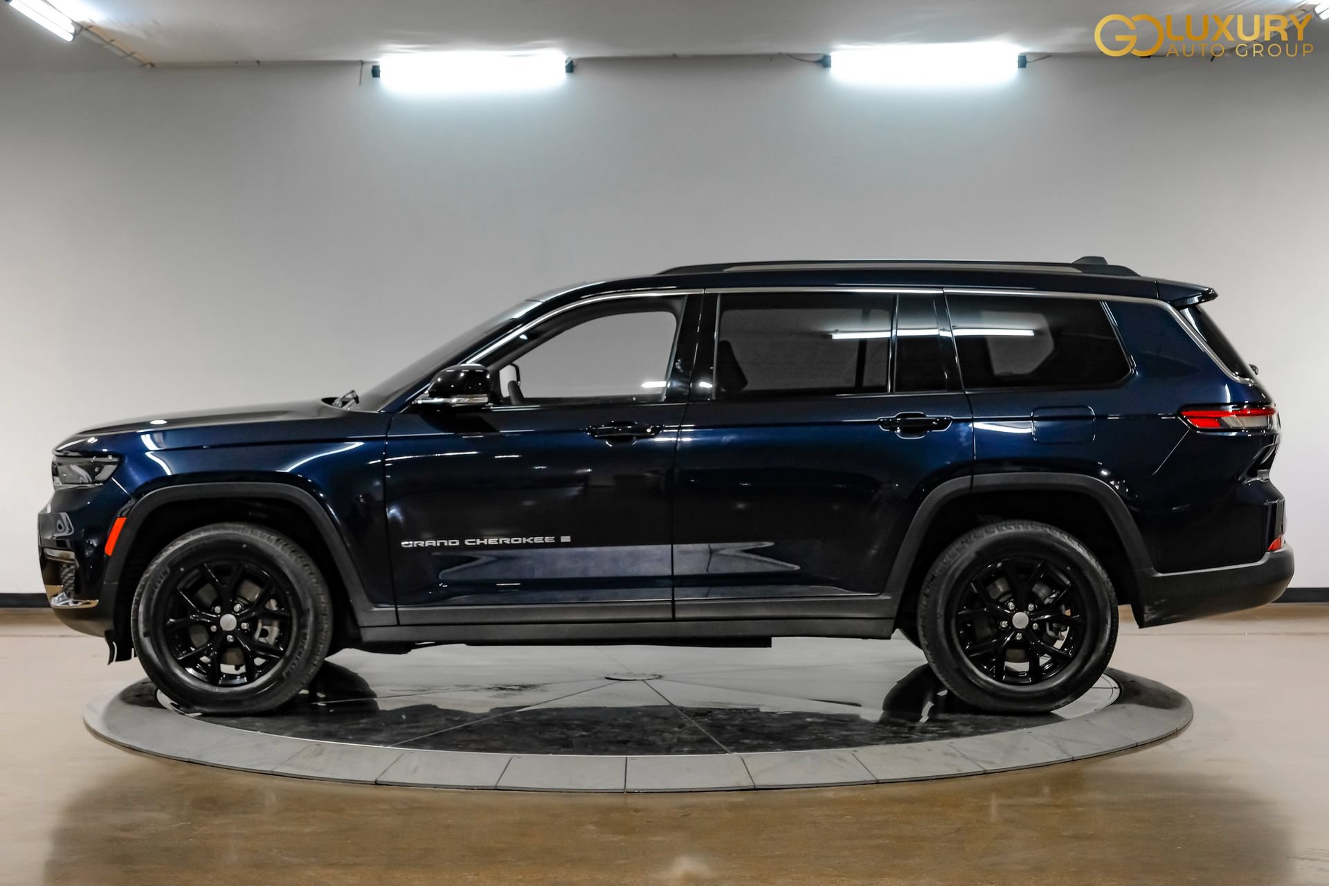 Used 2023 Jeep Grand Cherokee L Limited AWD/4WD image 13