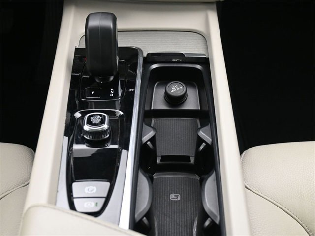 Used 2024 Volvo XC60 B5 Plus image 24