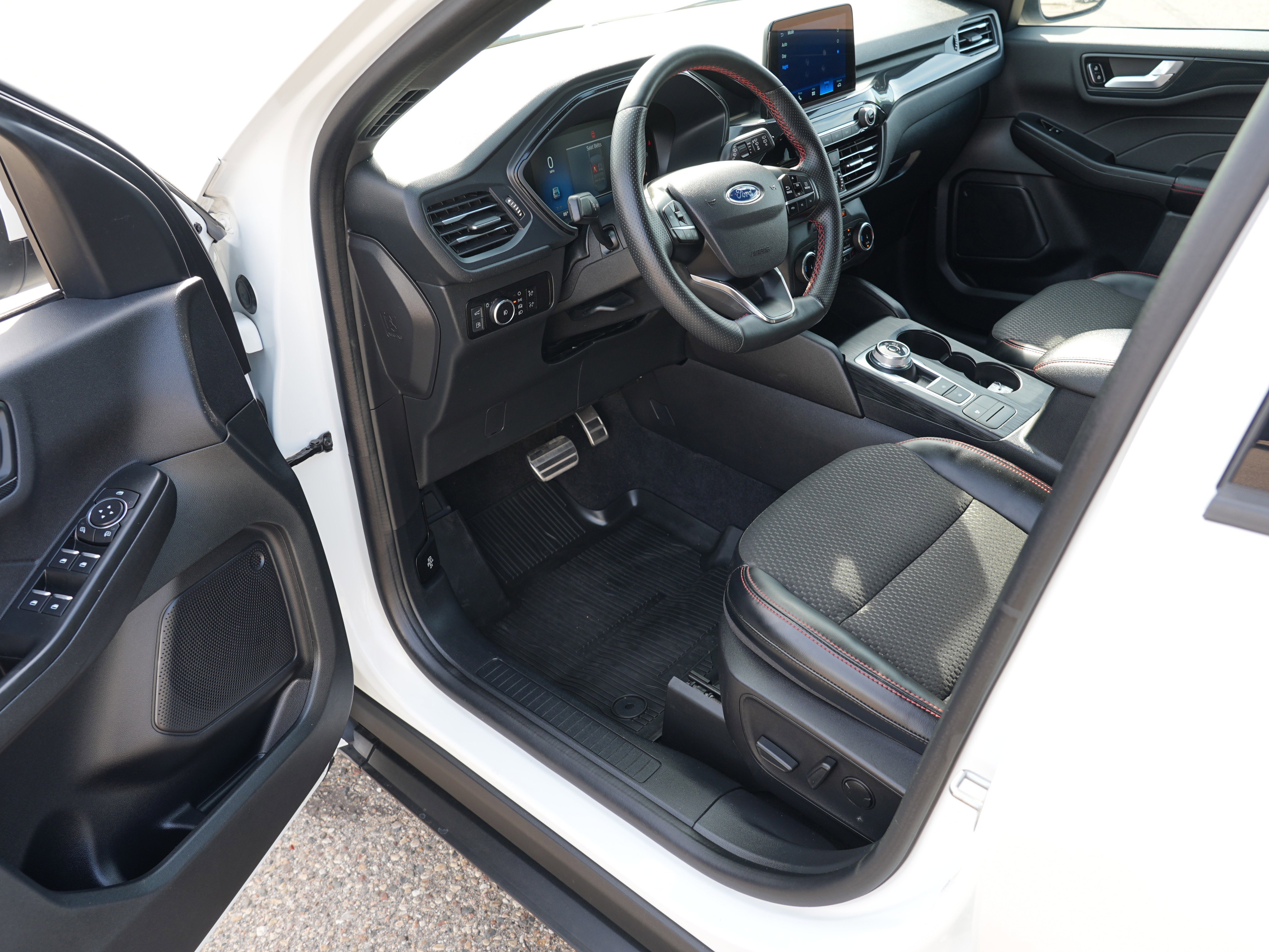 Used 2023 Ford Escape ST-Line Select AWD/4WD image 15