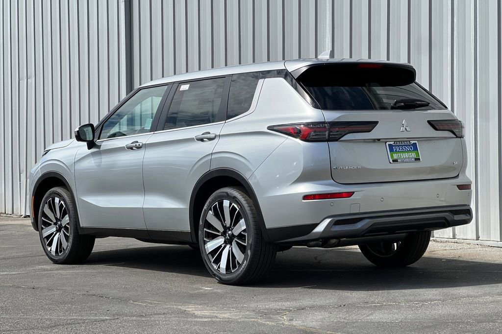 New 2026 Mitsubishi Outlander SE image 7