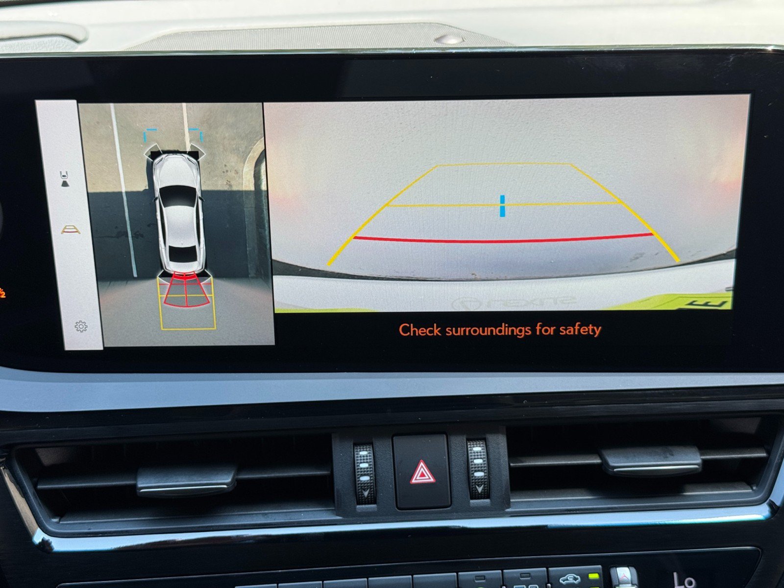 Used 2024 Lexus ES 300h w/ Accessory Package (Z2) FWD image 30