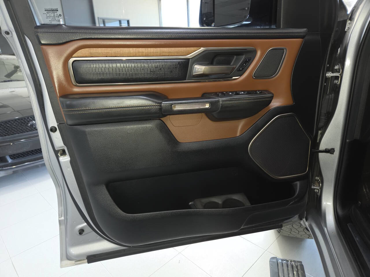Used 2019 RAM 1500 Limited AWD/4WD image 17