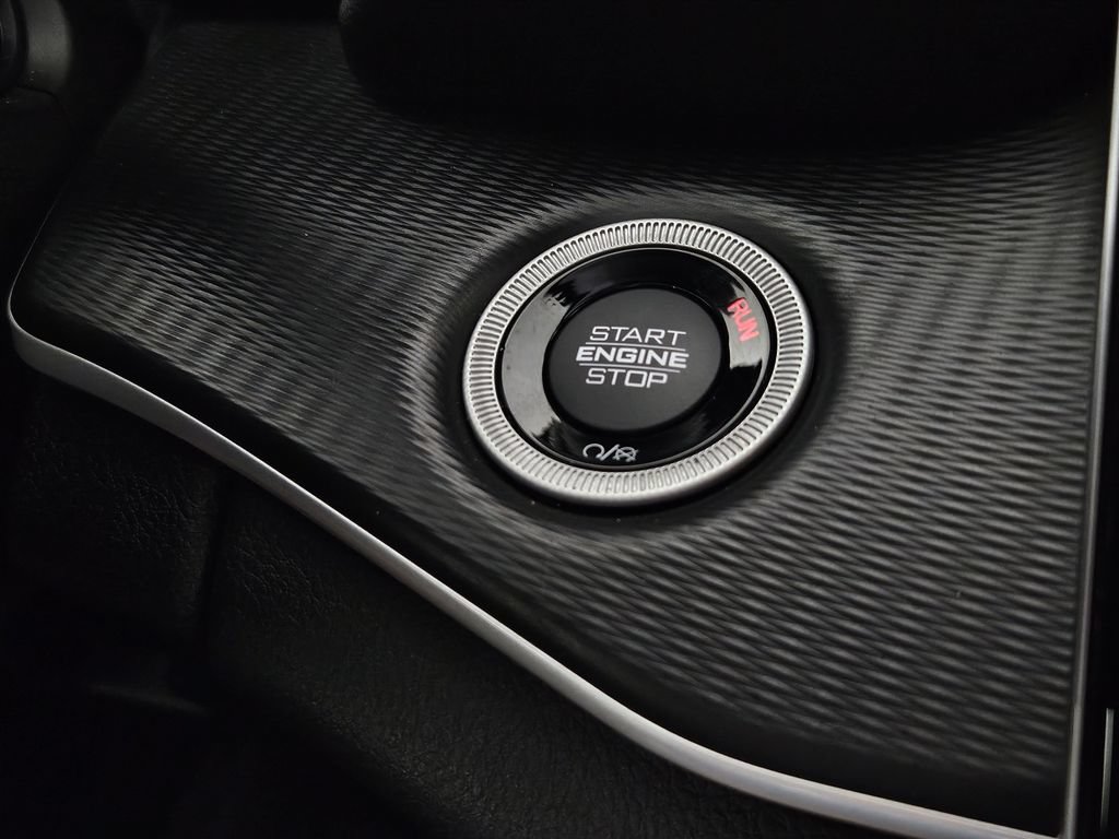 Used 2023 Jeep Grand Cherokee Laredo AWD/4WD image 16