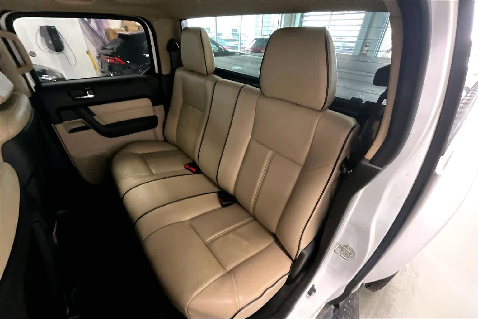 Used 2010 HUMMER H3T Luxury w/ Appearance Package AWD/4WD image 25