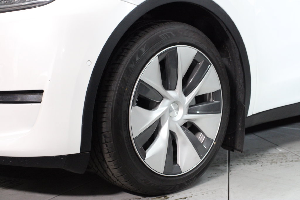 Used 2022 Tesla Model Y Long Range AWD/4WD image 35