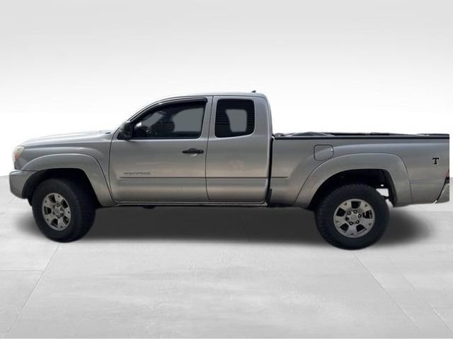 Used 2015 Toyota Tacoma 4x4 Access Cab V6 w/ TRD Off-Road Package image 12