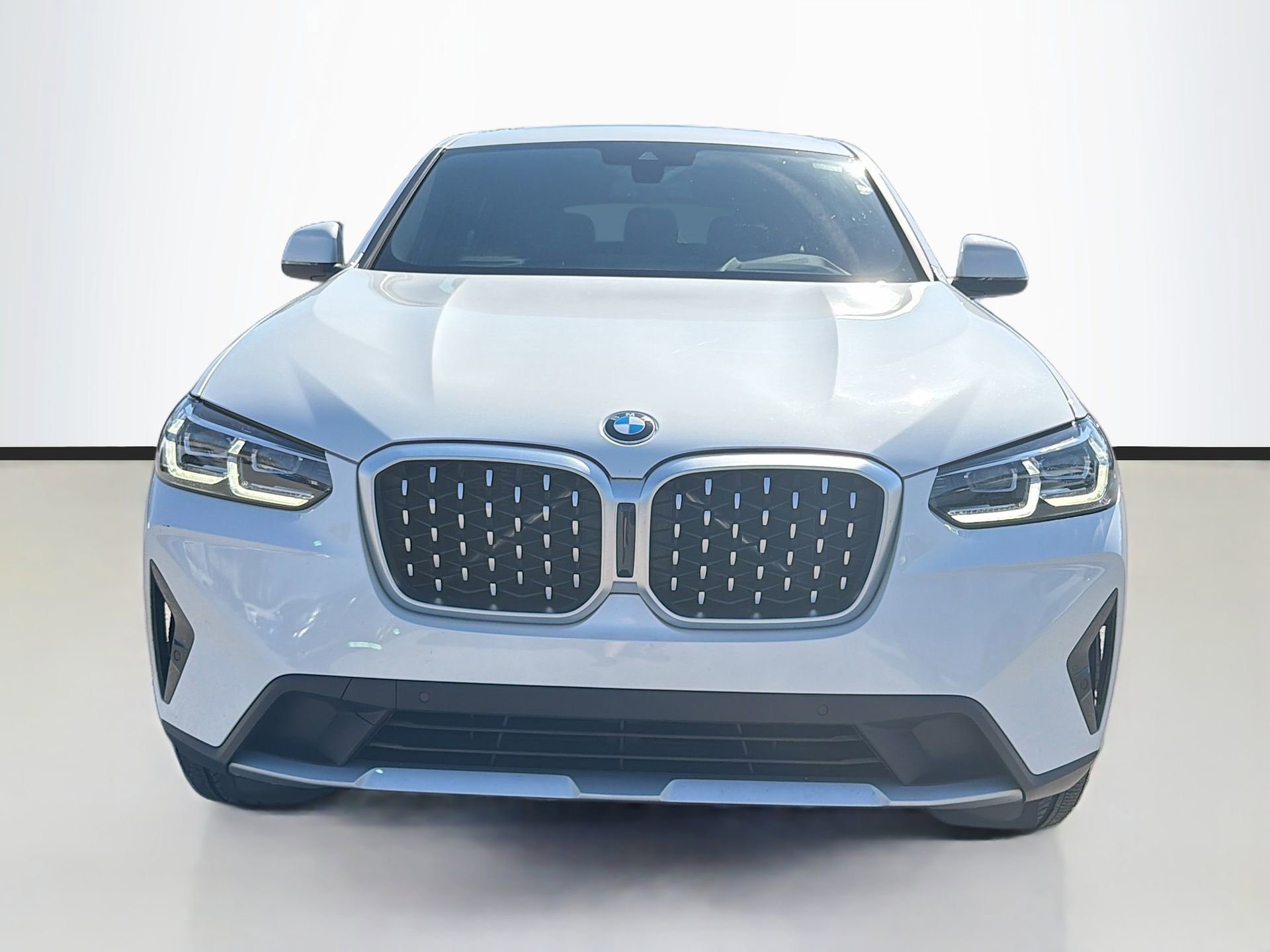 Certified 2025 BMW X4 xDrive30i w/ Premium Package image 9