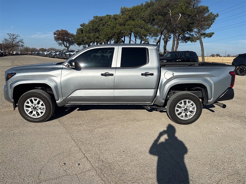 Used 2025 Toyota Tacoma SR image 8