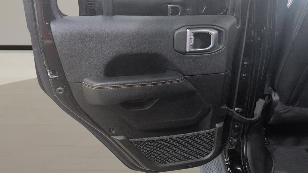 Used 2023 Jeep Wrangler Unlimited Sahara AWD/4WD image 16
