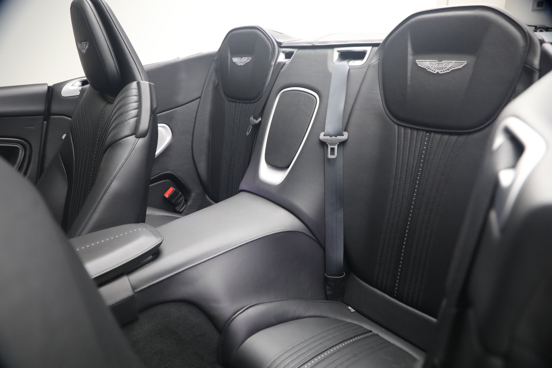 Used 2019 Aston Martin DB11 Volante RWD image 33