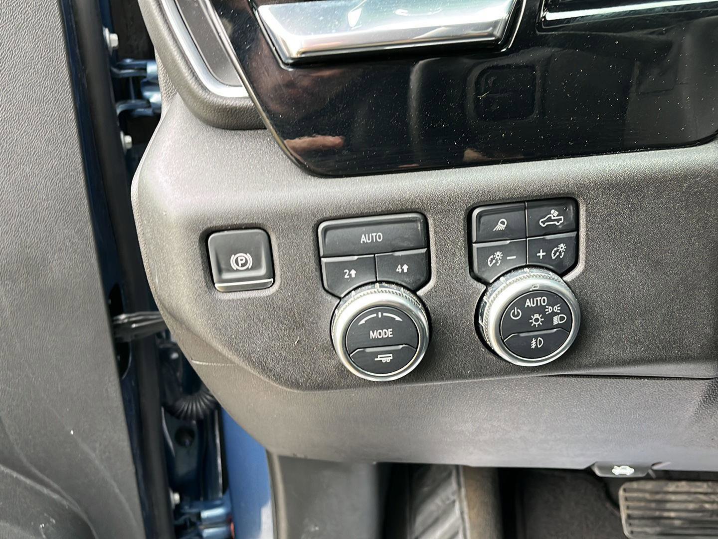 Used 2024 GMC Sierra 1500 SLT image 13