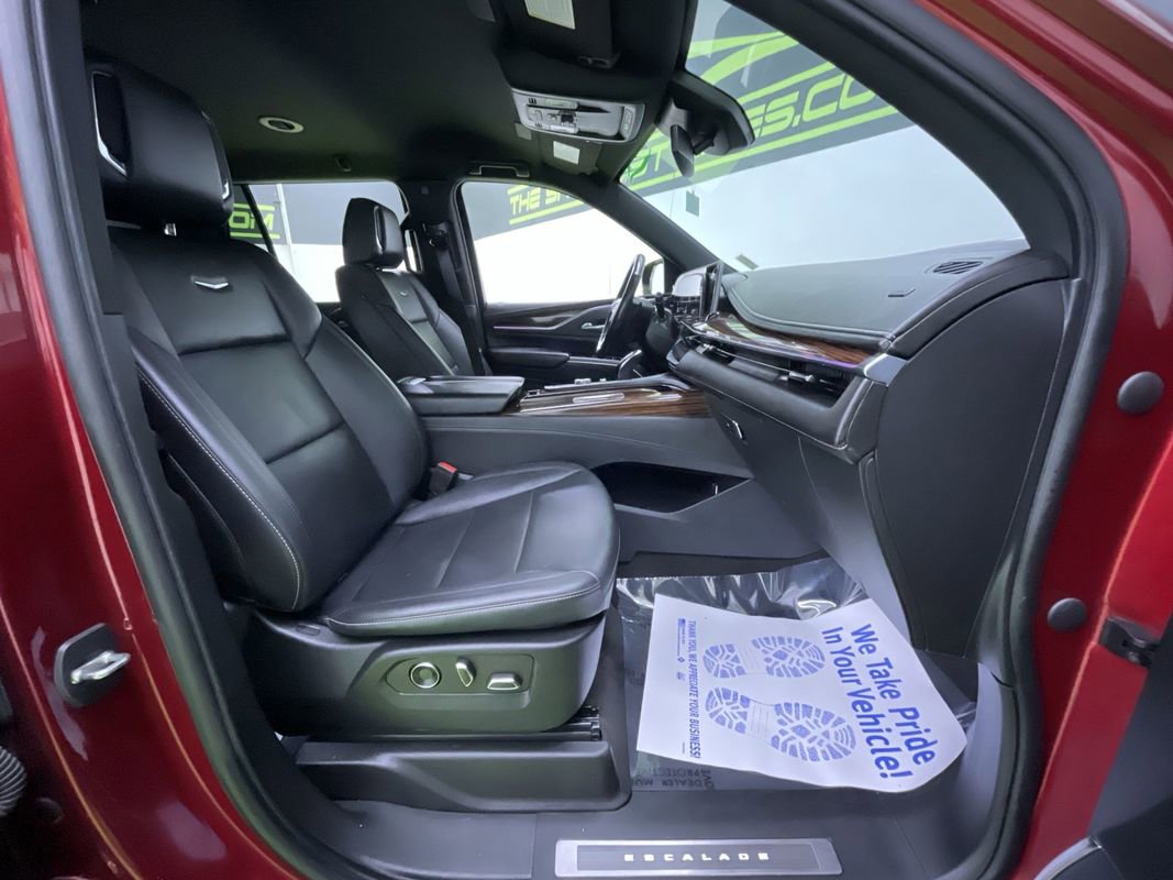 Used 2022 Cadillac Escalade Luxury w/ LPO, Illumination Package image 31