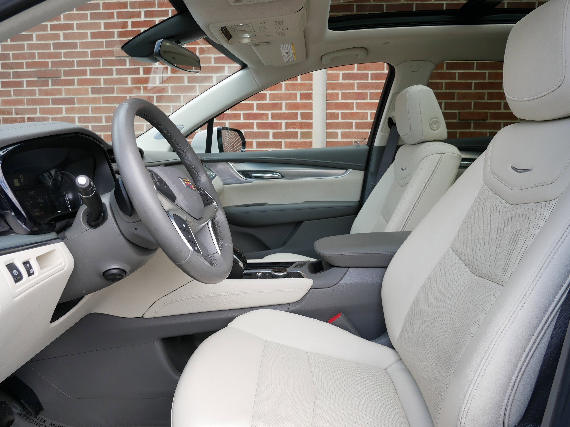 Certified 2022 Cadillac XT5 Premium Luxury w/ LPO, Floor Liner Package AWD/4WD image 6