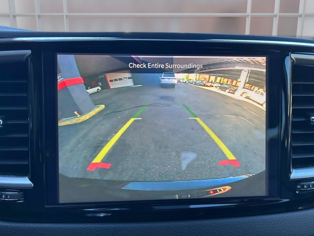 Used 2024 Chrysler Pacifica Touring-L image 30