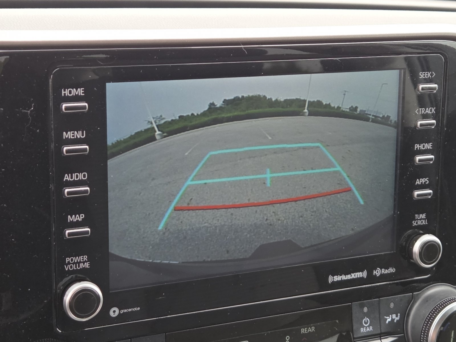 Used 2022 Toyota Highlander LE AWD/4WD image 6