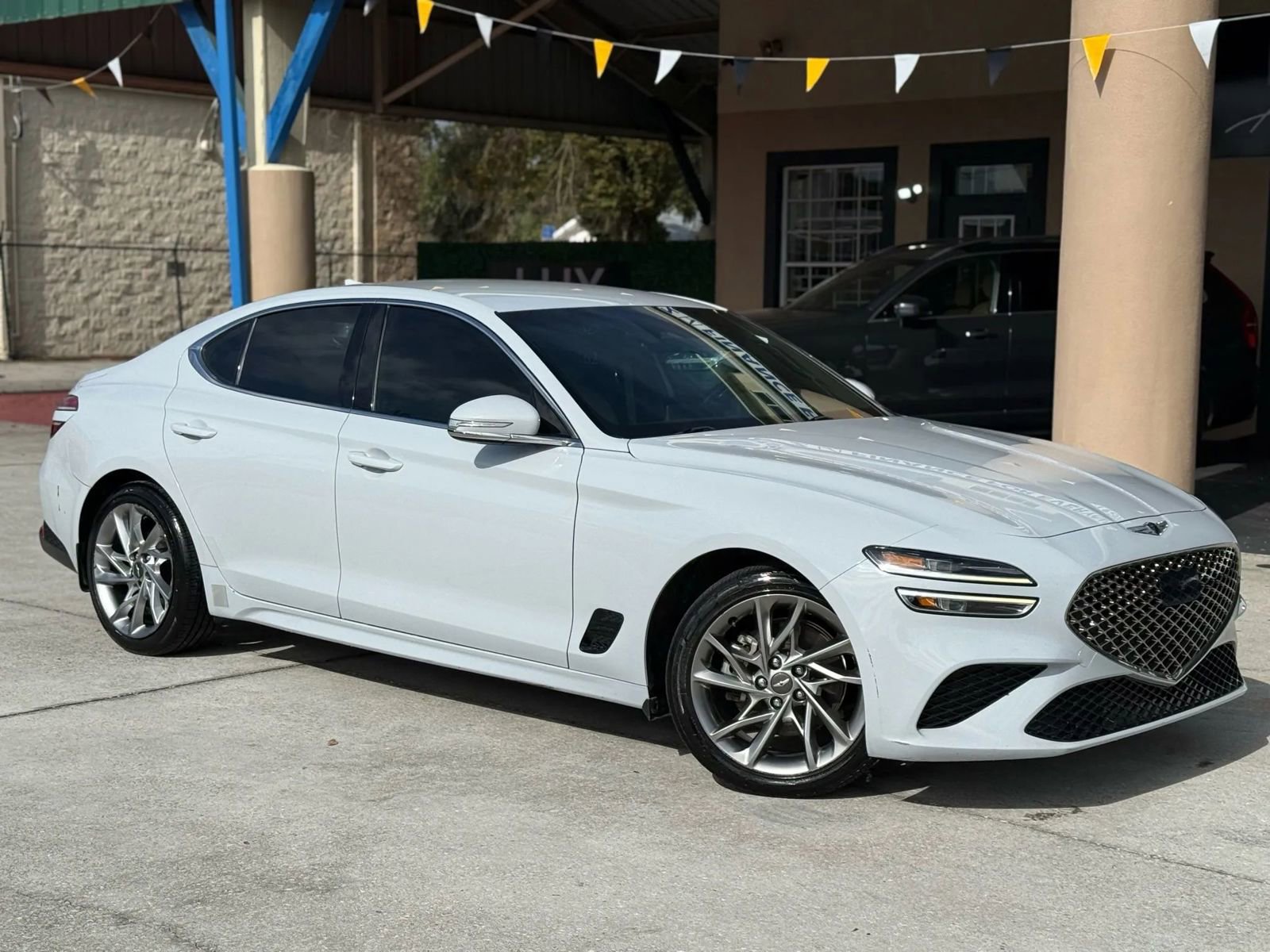 Used 2022 Genesis G70 2.0T image 3