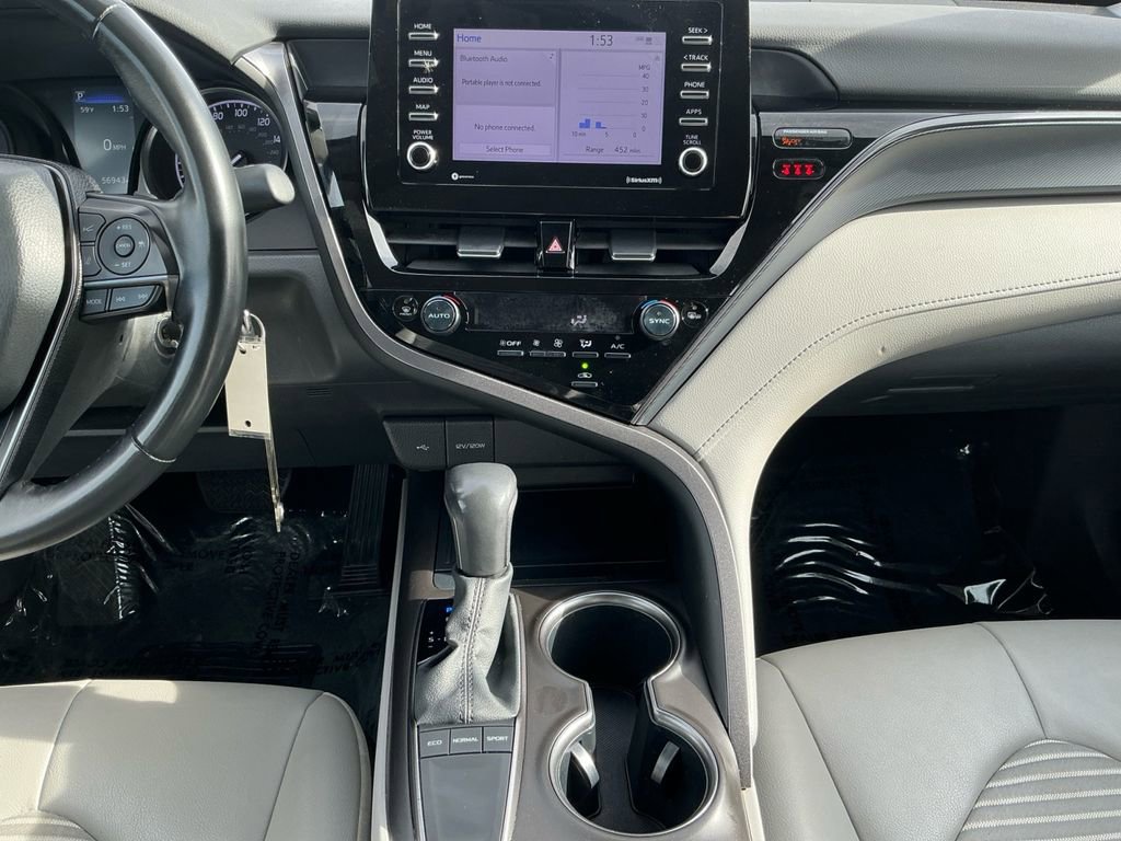 Used 2024 Toyota Camry SE image 11