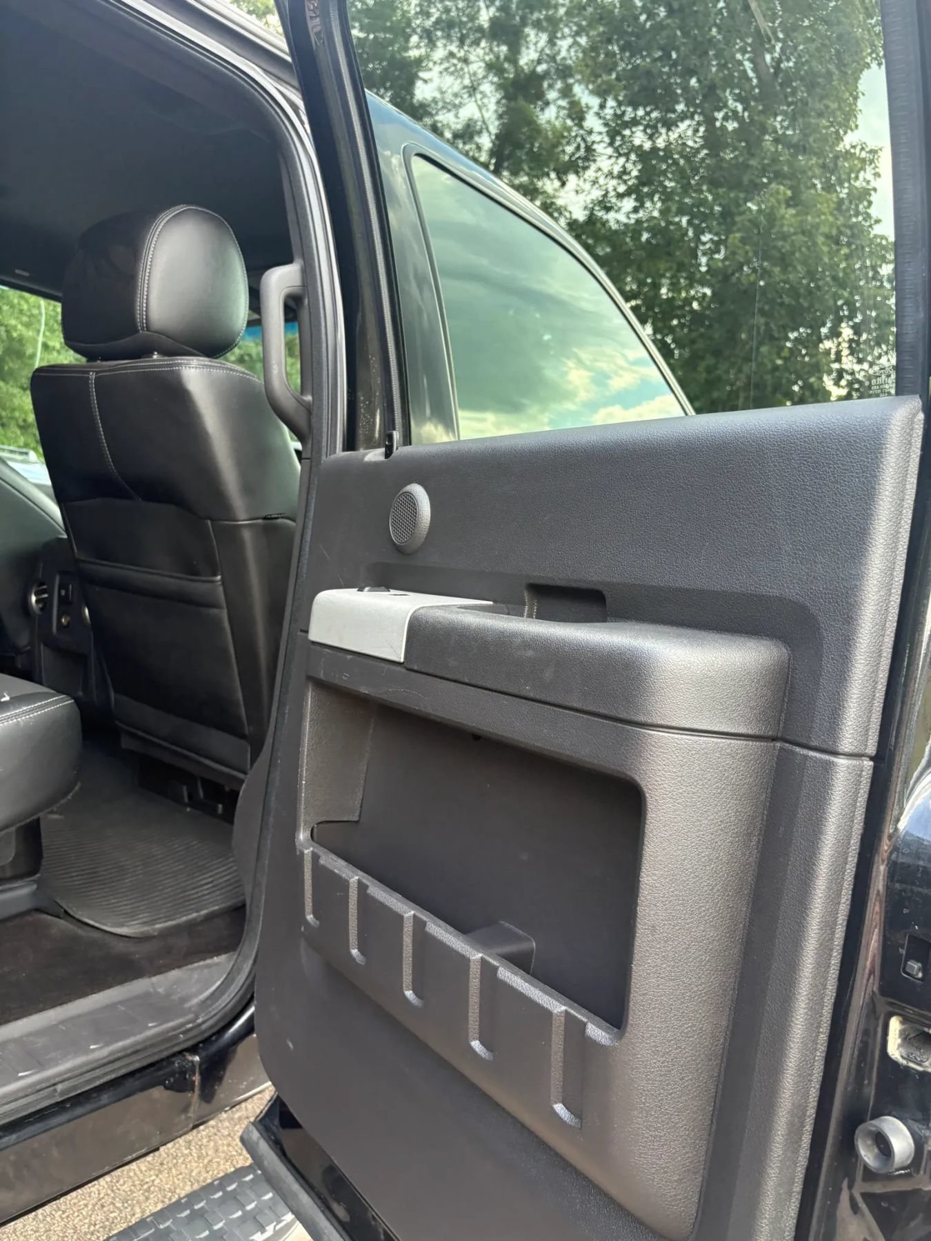 Used 2015 Ford F250 Lariat w/ Lariat Chrome Package AWD/4WD image 29