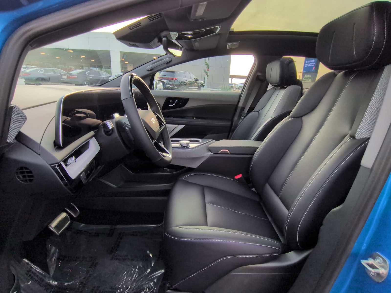 New 2025 Cadillac Optiq Luxury 1 image 24