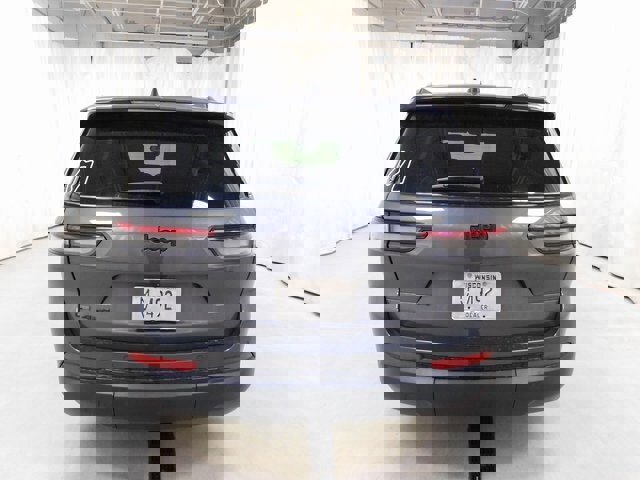 Used 2022 Jeep Grand Cherokee L Laredo image 5