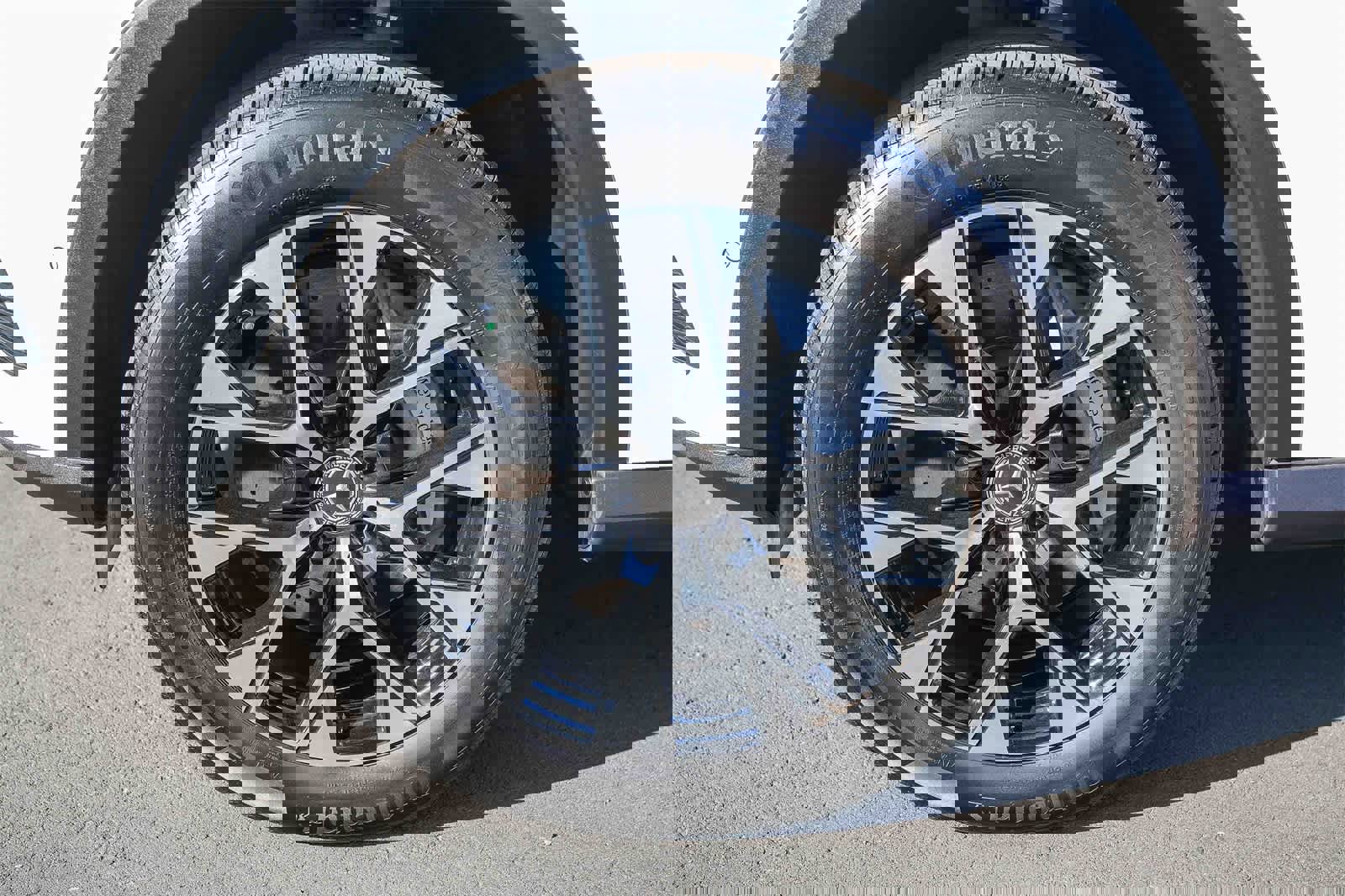 Used 2025 Mercedes-Benz GLC 350e 4MATIC image 8