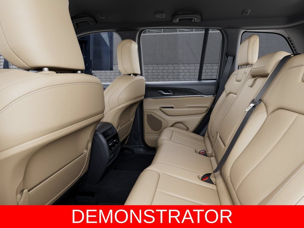 New 2025 Jeep Grand Cherokee Limited w/ Black Appearance Package AWD/4WD image 23