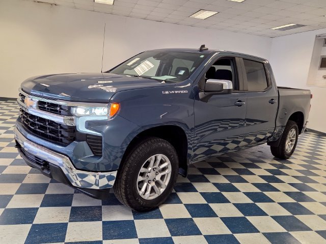 Used 2024 Chevrolet Silverado 1500 LT AWD/4WD image 3