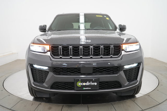 Used 2026 Jeep Grand Cherokee Limited AWD/4WD image 2