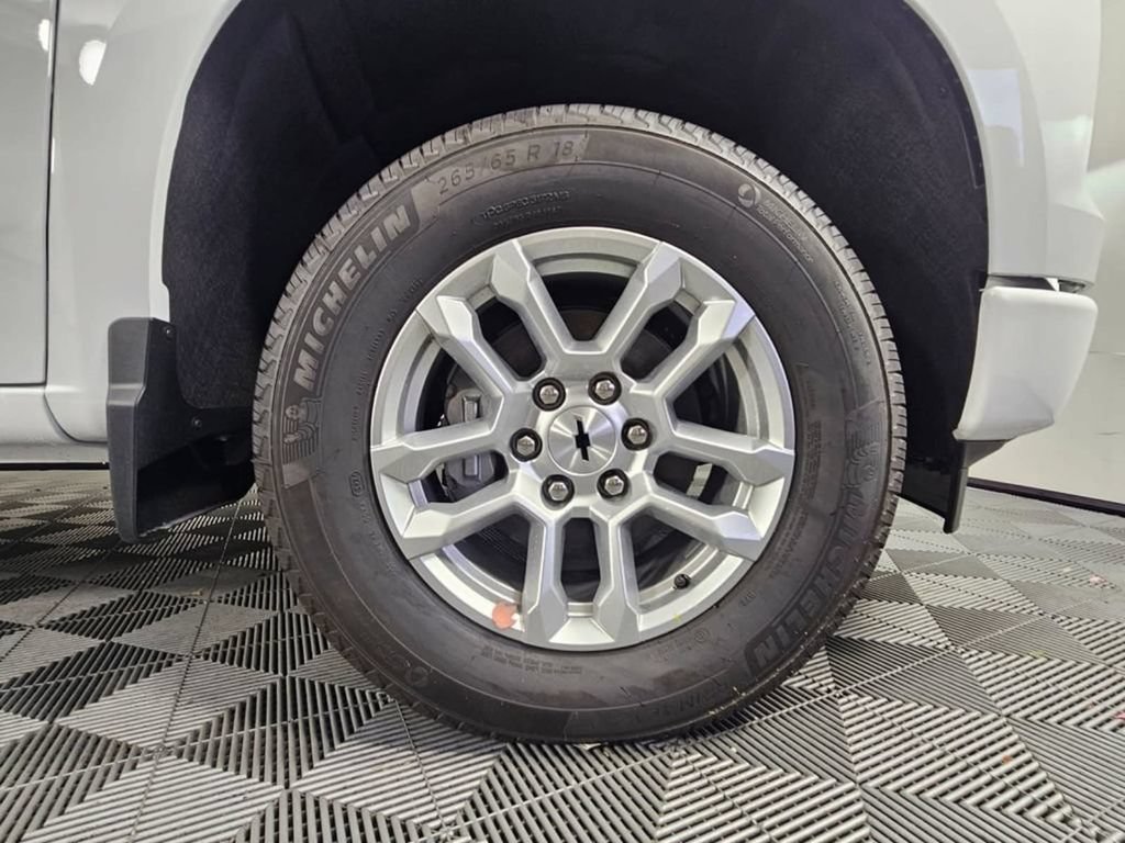 Used 2025 Chevrolet Silverado 1500 RST AWD/4WD image 9