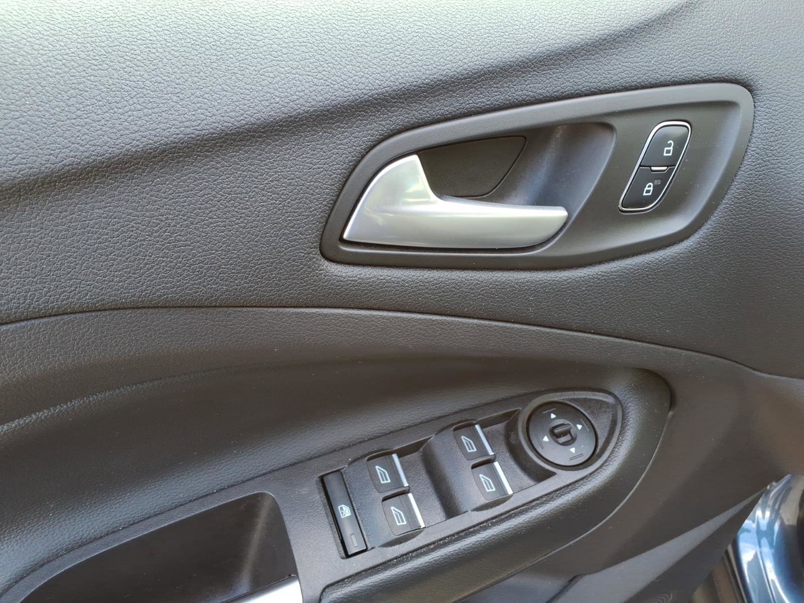 Used 2018 Ford C-MAX SE image 8